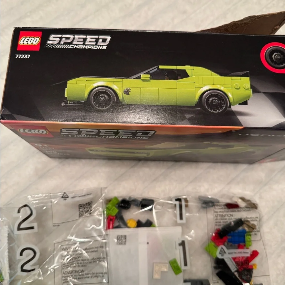 LEGO Speed Champions Green and Black Set Dodge‎ Challenger SRT Hellcat